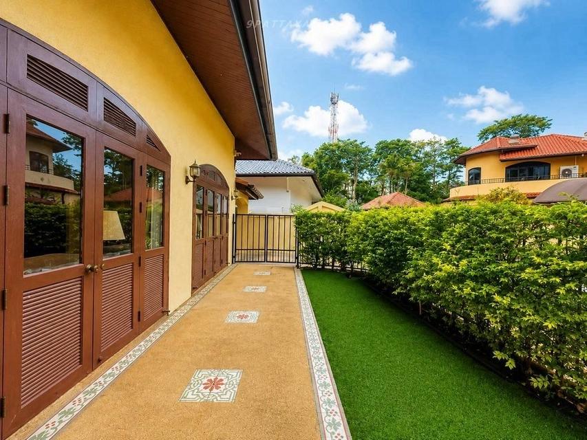 For Sale — Large Pool Villa in Siam Country Club Area Land size: approx. 168 sq.wah• Single-storey house• Strong red brick structure• 3 bedrooms 11