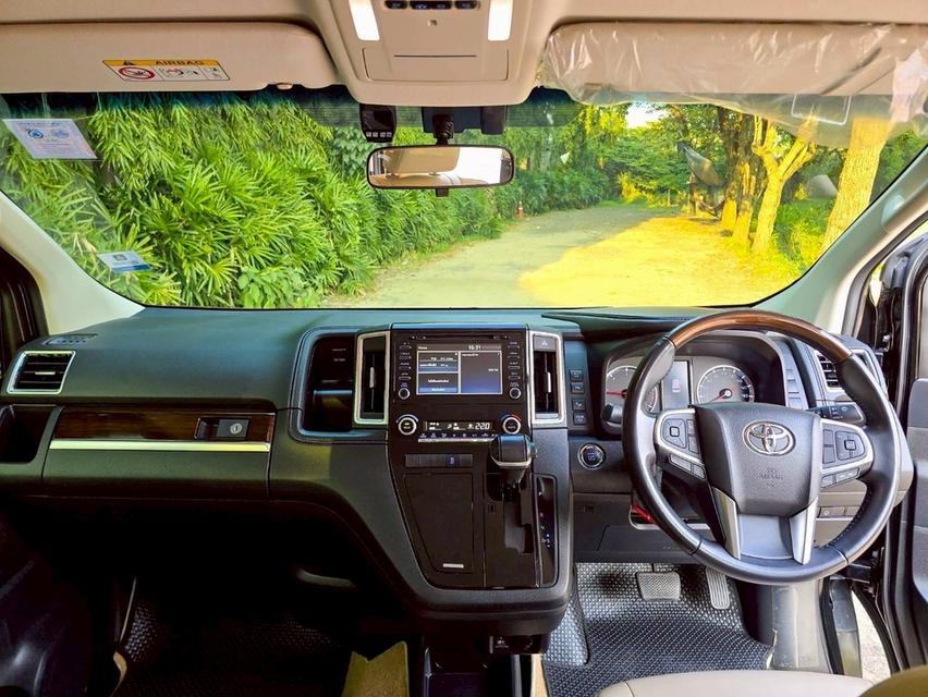 รหัสรถ PAT6009 Toyota Majesty 2.8 Premium ปี 2020 สีดำ 9