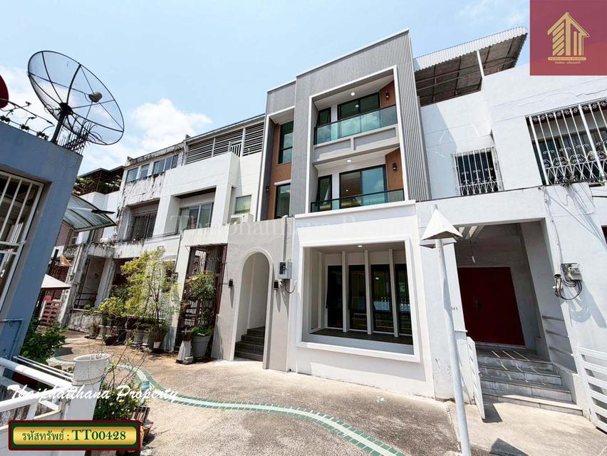 ทาวน์โฮม 4.5 ชั้น สุขุมวิท 101 1