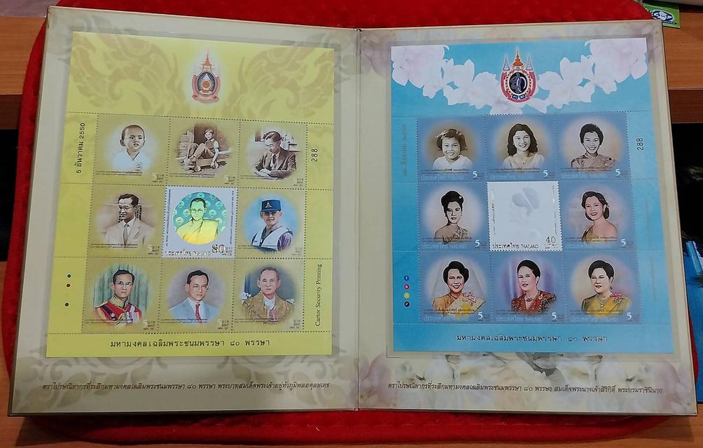 แผ่นพับหรือชุดแสตมป์ที่ระลึก "๘๐ พรรษา สองพระบารมีคู่ฟ้าไทย" ซึ่งจัดทำขึ้นเนื่องในโอกาสมหามงคลเฉลิมพระชนมพรรษา ๘๐ พรรษา ของในหลวง,พระราชินี