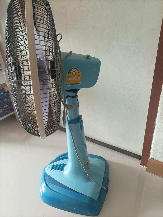 พัดลมตั้งพื้น Hatari สีฟ้ารุ่น HE-18M1 ขนาด 18 นิ้ว แถมใบพัดสำรองอีกอันนึง 4