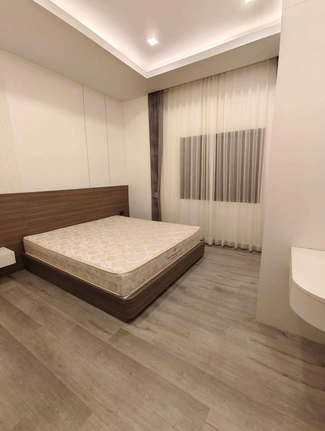 Chokchai village 9 for rent 5 bedroom  4