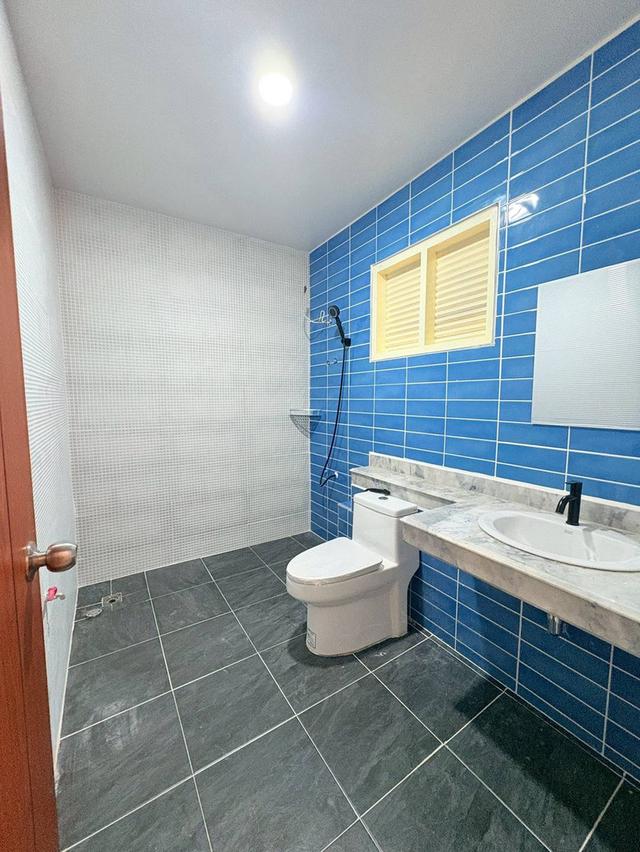 หมู่บ้านบุศรินทร์    13