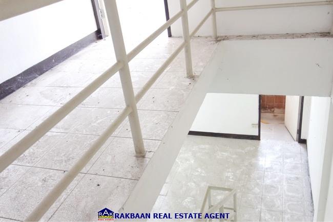 ขายตึก 1คูหา 3ชั้นครึ่ง 25ตร.ว. พระยาสุเรนทร์22 เหมาะทำโรงเรียนกวดวิชา หอพัก ที่สต๊อกสินค้า ออฟฟิศ ราคาเพียง 3.5ล้านเท่านั้น 7