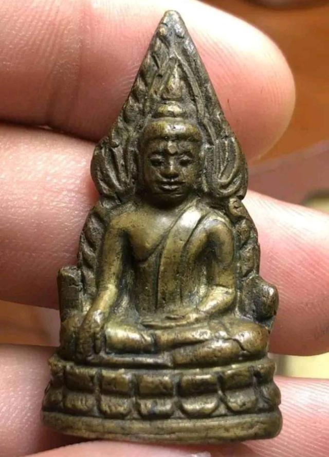 รูปหล่อพระพุทธชินราช