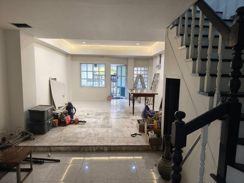 ขายบ้าน 3 ชั้น รีโนเวทใหม่ทั้งหลัง พร้อมอยู่ หมู่บ้านธนะสิน 9 นวมินทร์ 86 2