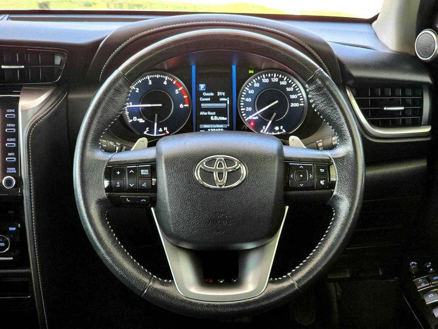 ขาย Toyota Fortuner 2.4G ปี20 11