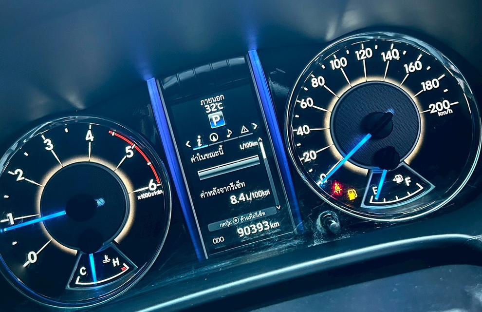 Toyota Fortuner 2.4V ปี17 รูปที่ 8