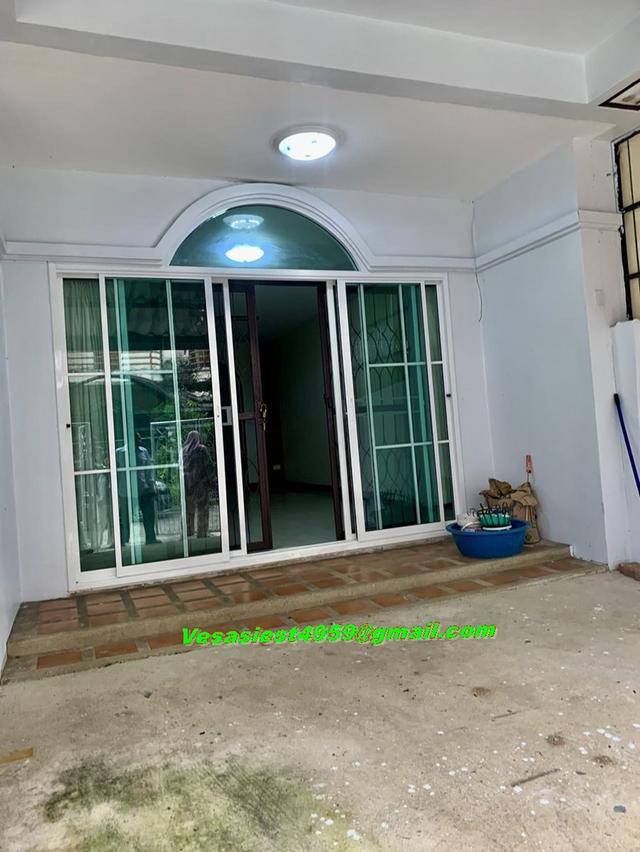 ทาวน์เฮ้าส์ 3ื ชั้น หมู่บ้านเกษรา คลาสสิคโฮม เสรีไทย 3