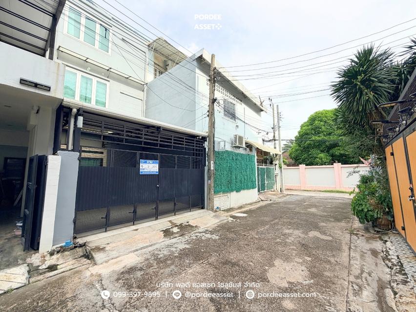 ทาวน์เฮ้าส์ 3 ชั้น ประชาราษฎร์บำเพ็ญ 26 แยก 8 เดินทางสะดวกทั้งรัชดา-ลาดพร้าว สภาพสวยพร้อมอยู่ 16