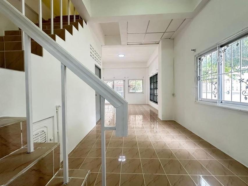รับนายหน้า สัญญาเปิด บ้าน Townhouse Style บ้านเดี่ยว ราคาถูกสุด ร่มเกล้า ซอย 6 แปลงหัวมุม 34 ตรว 2 ห้องนอน 2 ห้องน้ำ 2 ที่จอดรถ 16