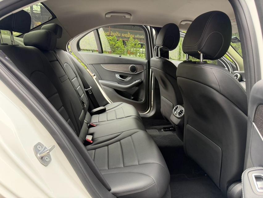 (แจ้งรหัสรถ AP9985) Benz C220d AV Facelift ปี2020 สีขาว รูปที่ 8