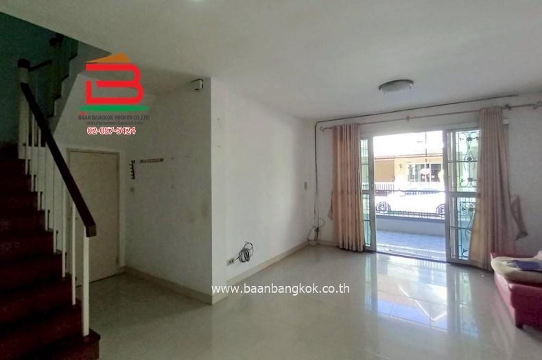 ทาวน์เฮาส์ หมู่บ้านประภาทรัพย์ 4 (ใกล้ห้างแฟชั่นไอส์แลนด์) เนื้อที่ 21 ตรว. แขวงบางชัน เขตคลองสามวา 8