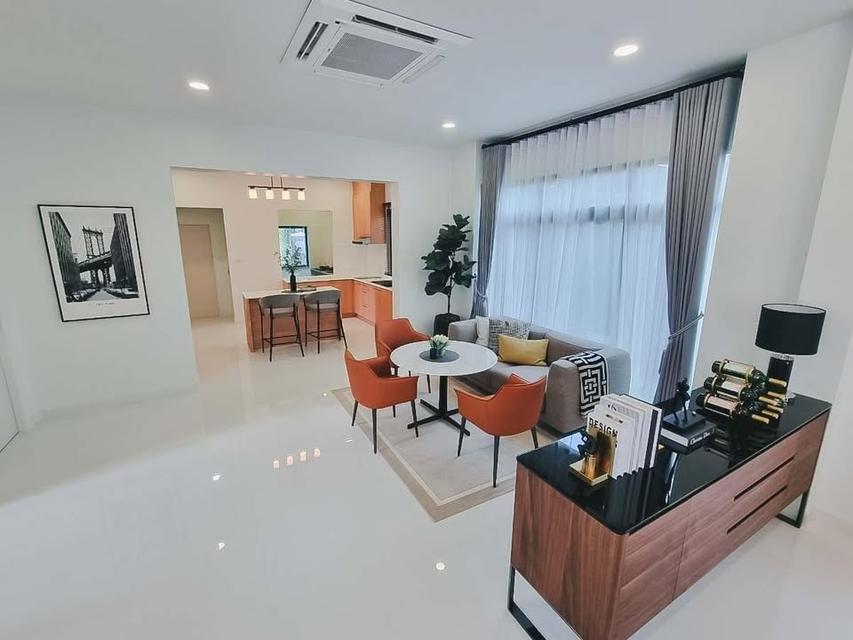 Luxury house for SALE, offering a private atmosphere and coming fully furnished. Located in the Perfect Masterpiece Sukhumvit 77 project. 14