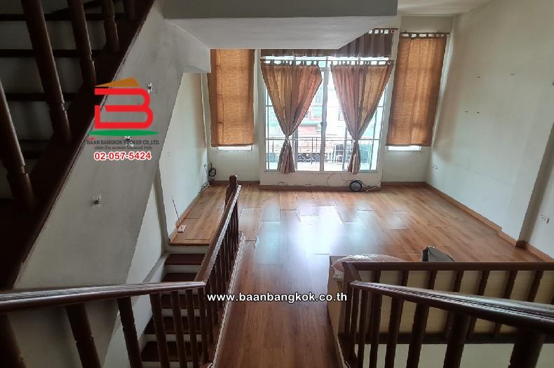 ทาวน์โฮม บ้านกลางเมือง โชคชัย 4 เนื้อที่ 22.6 ตร.ว (โชคชัย 4 ซอย 20) ใกล้สถานีตำรวจโชคชัย 4 แขวงลาดพร้าว เขตลาดพร้าว กรุงเทพมหานคร 3
