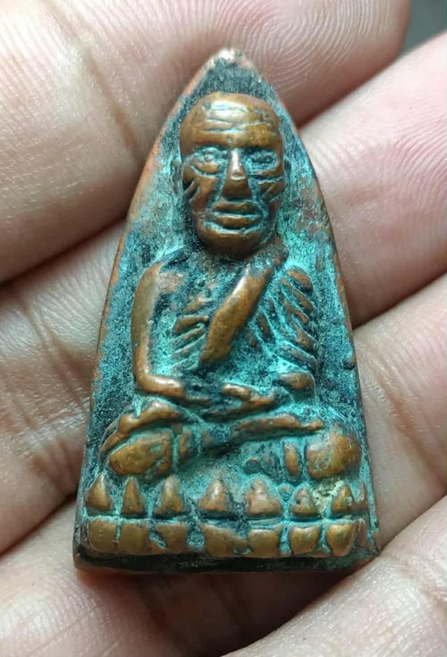 หลวงปู่ทวดวัดช้างให้หลังเตารีด