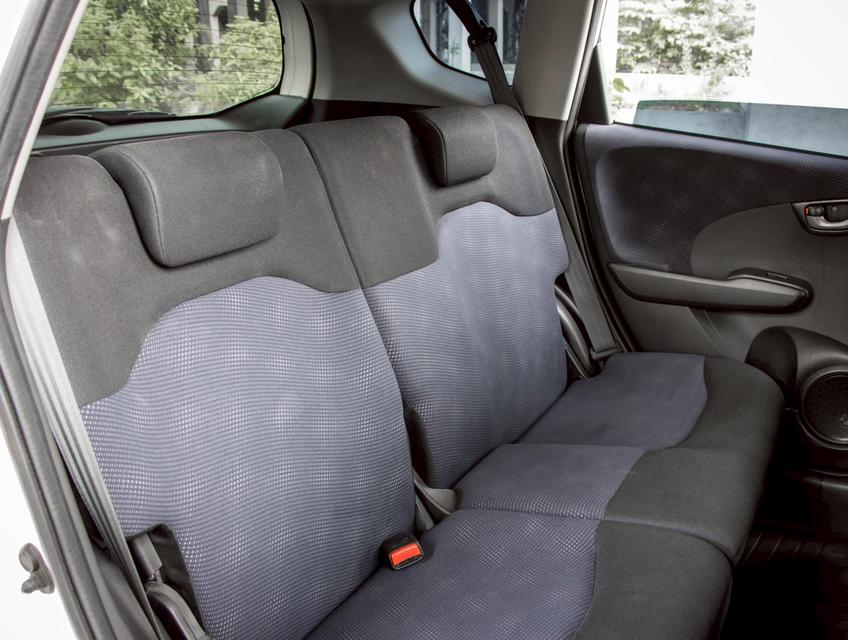 HONDA JAZZ 1.5 S i-VTEC ปี 2011 12