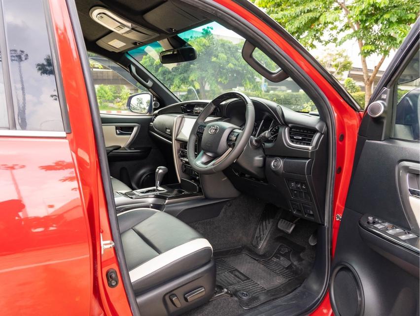 Toyota Fortuner 2.8 Legender 4WD ปี : 2021 8