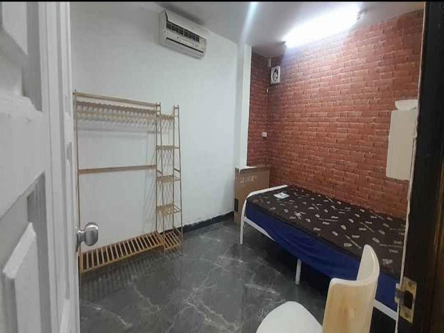 ให้เช่าบ้านพร้อมสตูดิโอ 54 ตรว. เพดานสูง ลาดพร้าว 134 เหมาะทำออฟฟิศ หรือสตูดิโอ จอดรถ 7 คัน ใกล้ MRT บางกะปิ ซอยตรงข้าม 8