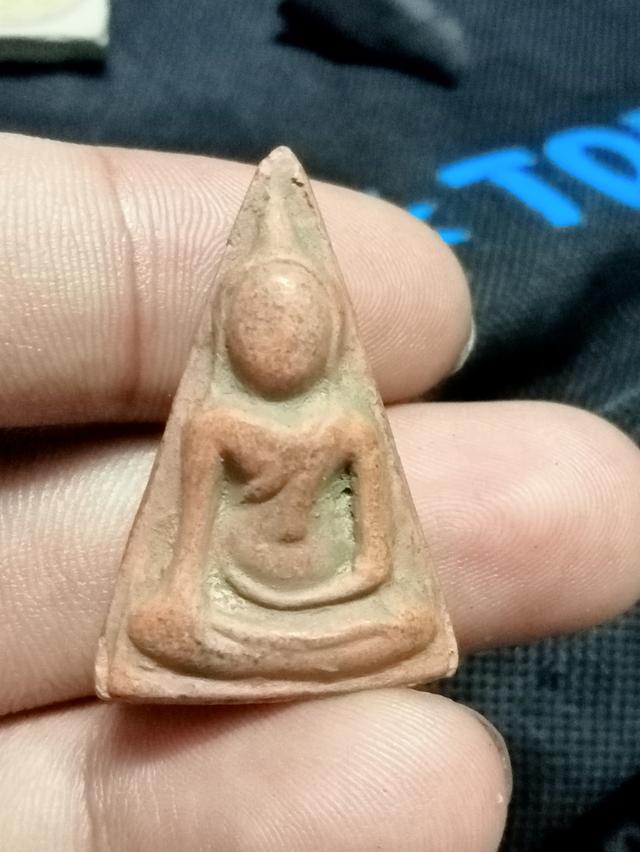 พระนางพญา เนื้อดิน พิมพ์อกนูน เข่าโค้ง วัดนางพญา พิษณุโลก