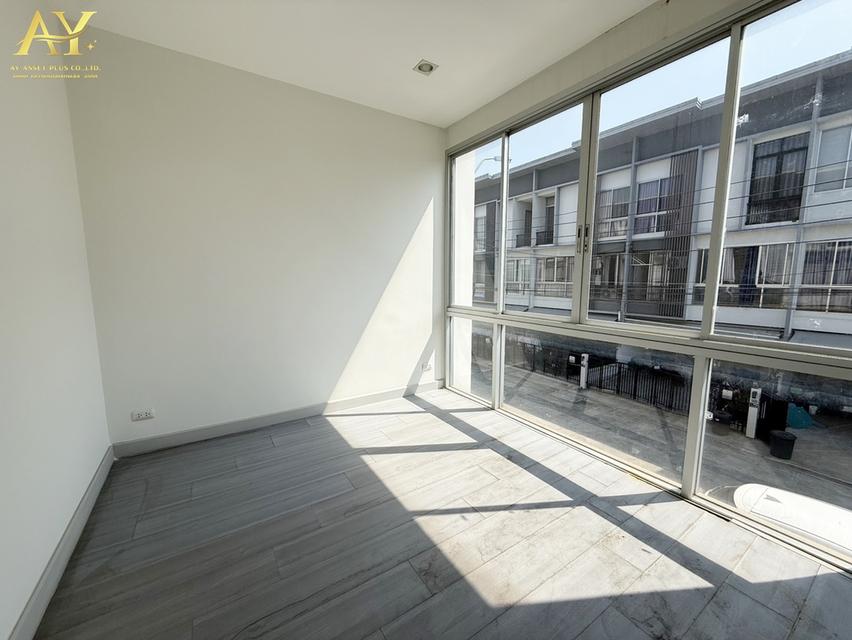 ขายด่วน‼️ ทาวน์โฮม 3 ชั้น หลังงามๆ ราคาดีที่สุดในโครงการ✨18.5 ตร.ว. ม.สัมมากร อเวนิว รามอินทรา-วงแหวน ใกล้รถไฟฟ้าสายสีชมพู เพียง 2.8 ล้าน ‼️ ✅ 8