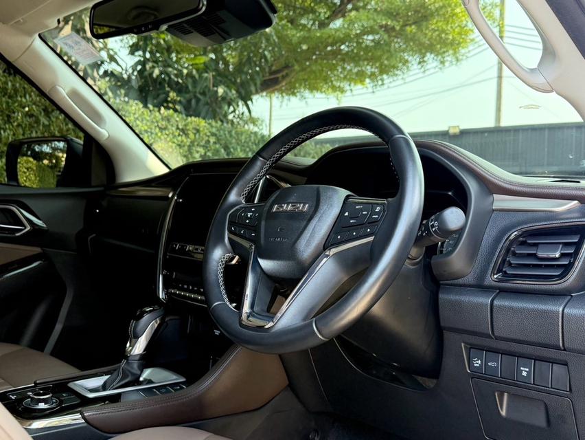 2024 ISUZU MU-X 3.0 ULTIMATE 4WD รถมือเดียวออกป้ายแดง รถวิ่งน้อยเพียง2X,XXX KM เข้าศูนย์ทุกระยะ ไม่เคยมีอุบัติเหตุครับ รูปที่ 10