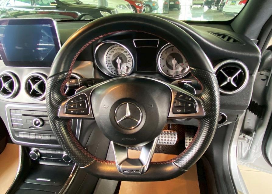 Mercedes-Benz CLA250 Shooting Brake 11