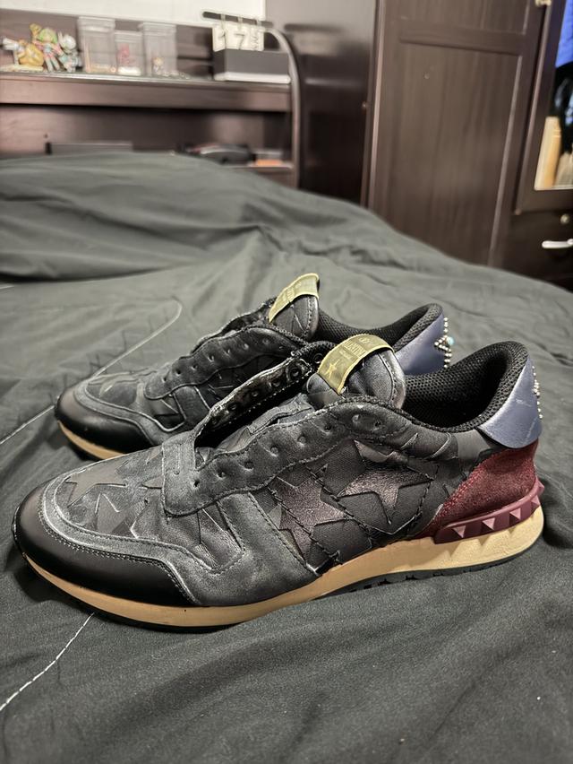 รองเท้า Valentino Garavani Rockstud Sneaker ของแท้ มือสองสภาพดี