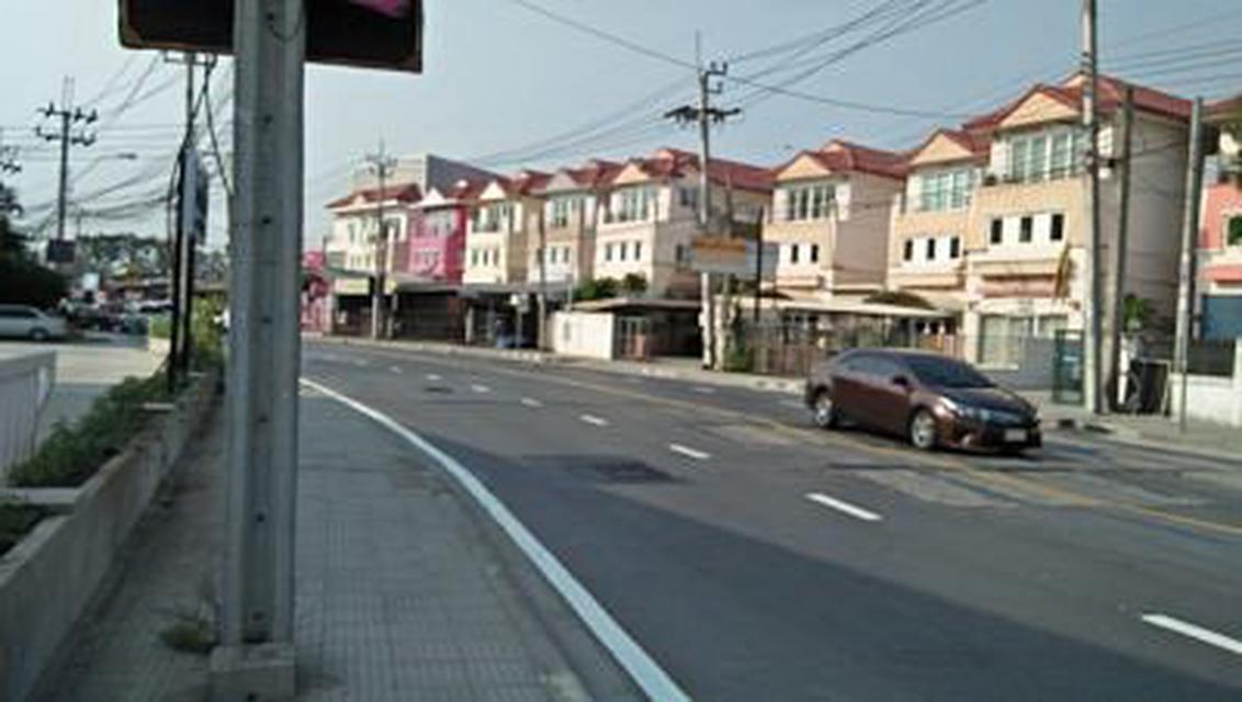 Land area 50 sq.wah or about 200 sqm. Suitable for  shop 7-1 2