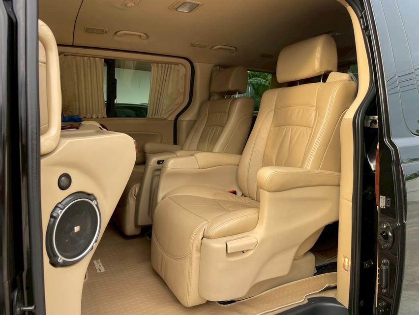 ปี 2012 HYUNDAI GRAND STAREX, 2.5 VIP โฉม ปี10-18 สีดำ เกียร์ออโต้ ดีเซล  11