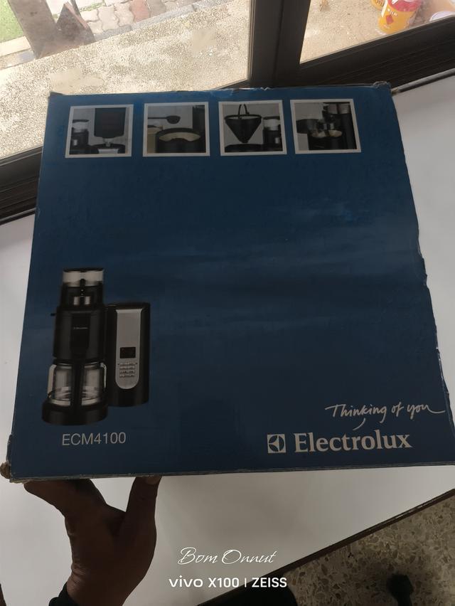 ขายเครื่องชงกาแฟ Electrolux ขายตาม สภาพเก่าเก็บไม่ค่อยได้ใช้เครื่องเปิดติดแต่ ไม่มีกาแฟ 900รอรับหน้าบ้านได้เลยครับ