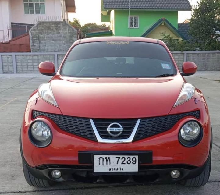 NISSAN JUKE สีแดง 2