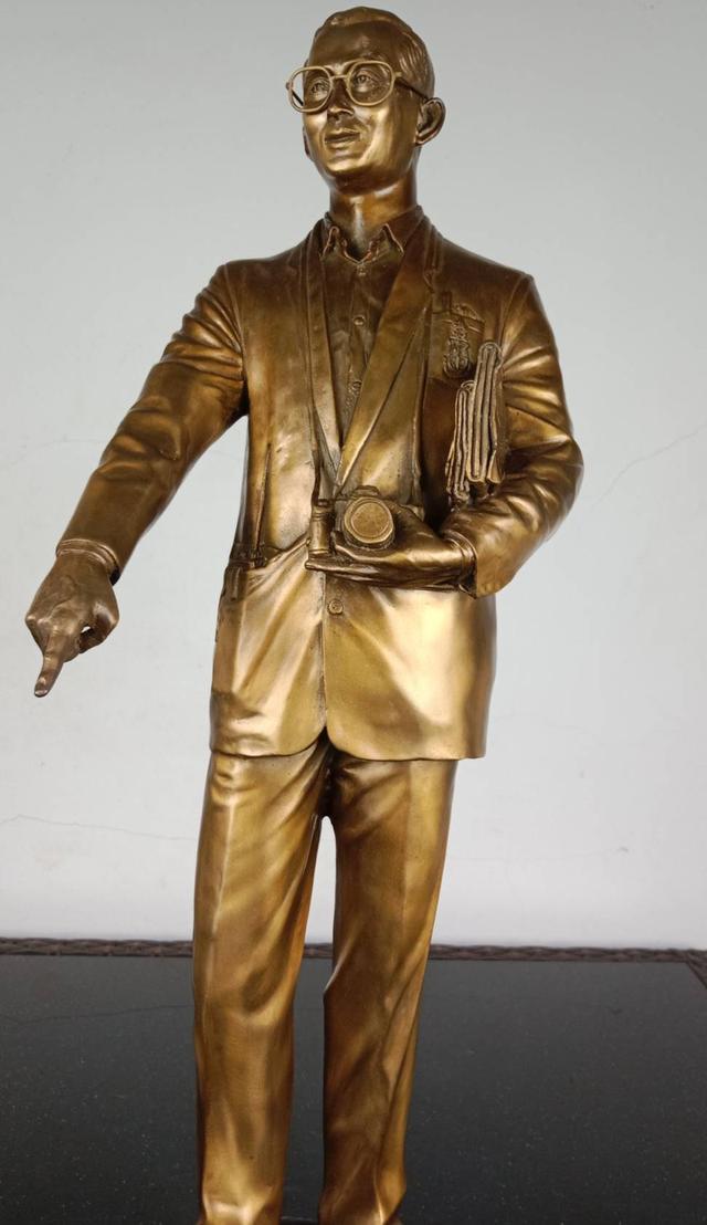 624.พระบรมรูปหล่อในหลวงรัชกาลที่ 9 พระบาทสมเด็จพระปรมินทรมหาภูมิพลอดุลยเดช พระบิดาแห่งนวัตกรรมไทย 2