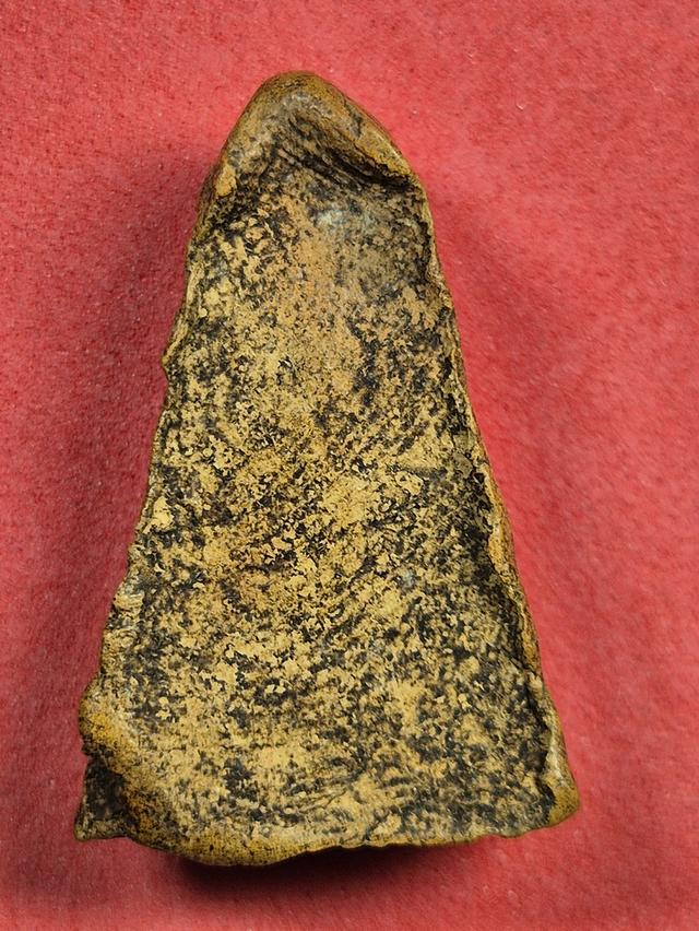 พระเครื่อง ผงสุพรรณ พิมพ์หน้าหนุ่ม รูปที่ 2