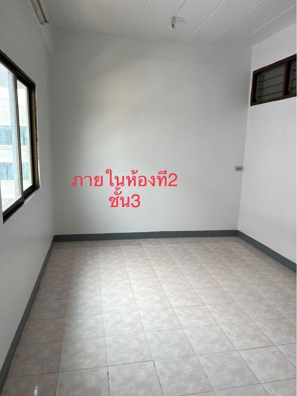 ให้เช่าอาคารพาณิชย์ 3 ชั้นครึ่ง หมู่บ้านรุ่งกิจวิลล่า7 ถนนร่มเกล้า42 เขตลาดกระบัง จังหวัดกรุงเทพ  12