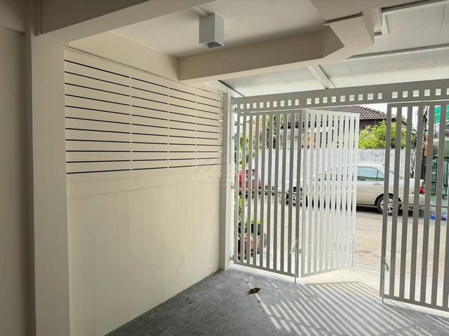 ขายทาวน์เฮาส์ 2 ชั้น ซอยเสนานิคม1 รีโนเวทใหม่ พร้อมเข้าอยู่ ใกล้เกษตรนวมินทร์ โชคชัย 4 5