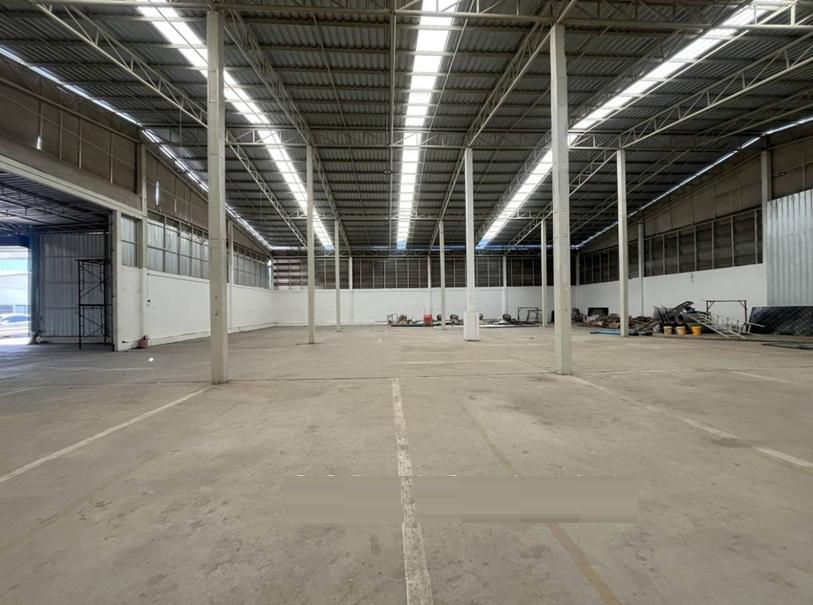 ให้เช่าโกดังขนาดใหญ่ ริมถนนซอยพระยาสุเรนทร์ รามอินทรา 109 / พื้นที่โกดัง 1744 ตารางเมตร / จอดรถจำนวนมาก 4