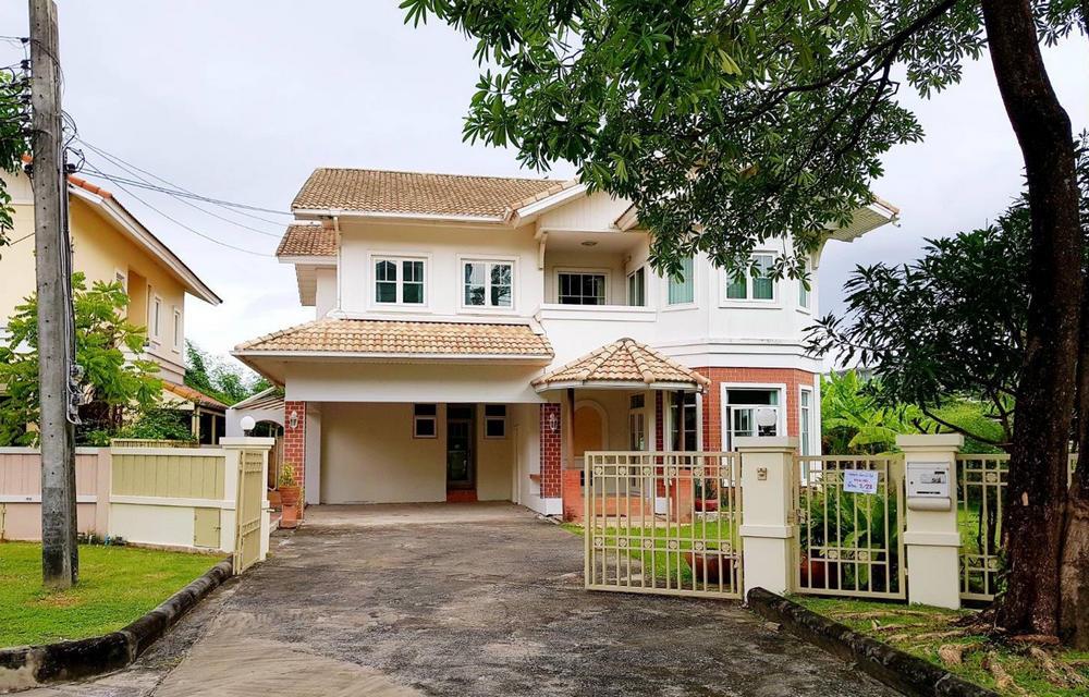 ให้เช่า หมู่บ้านจิรทิพย์ นวลจันทร์ 26 บ้านเดี่ยวหลังมุม 2 ชั้น (ติดสวน) เนื้อที่ 137 ตร.วา 240 ตร.ม 3 ห้องนอน 4 ห้องน้ำ แอร์ 4 ตัว พร้อมเข้าอยู่ 1