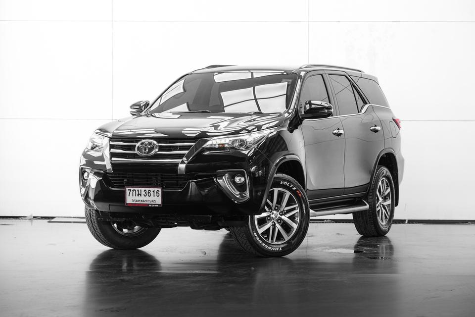 2018 TOYOTA FORTUNER 2.4 V 2WD SUV สีดำ ไมล์ 115083 กม.