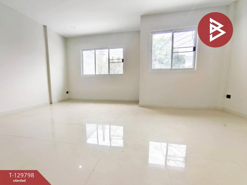 ขายด่วนทาวน์เฮ้าส์ หมู่บ้านแสนสบาย นนทบุรี รีโนเวทพร้อมเข้าอยู่ ทำเลดี 11