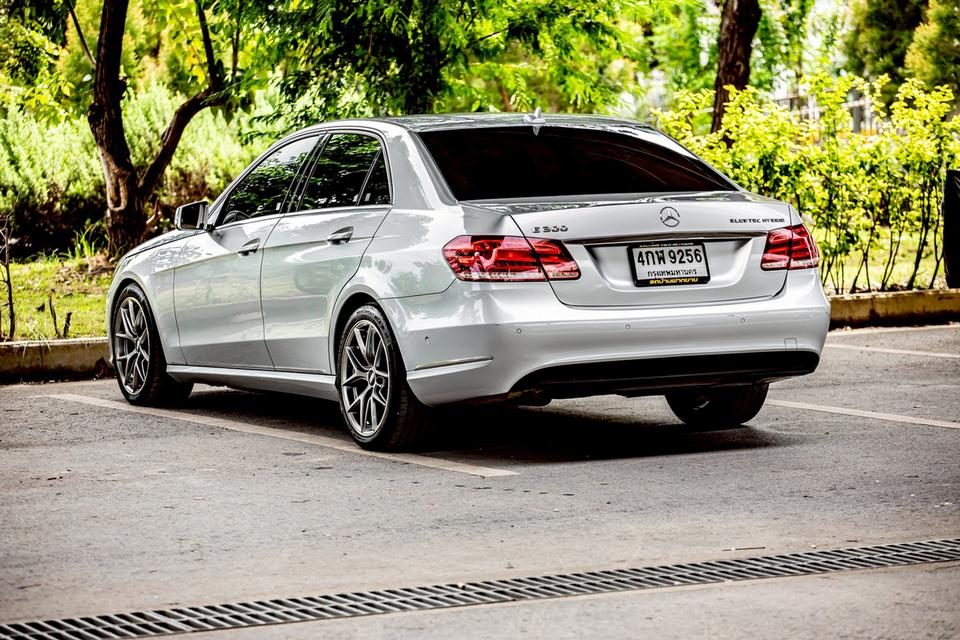 Benz E300 Bluetec ปี 2015 สีเทา มือเดียวป้ายแดง สวยสภาพดี 6