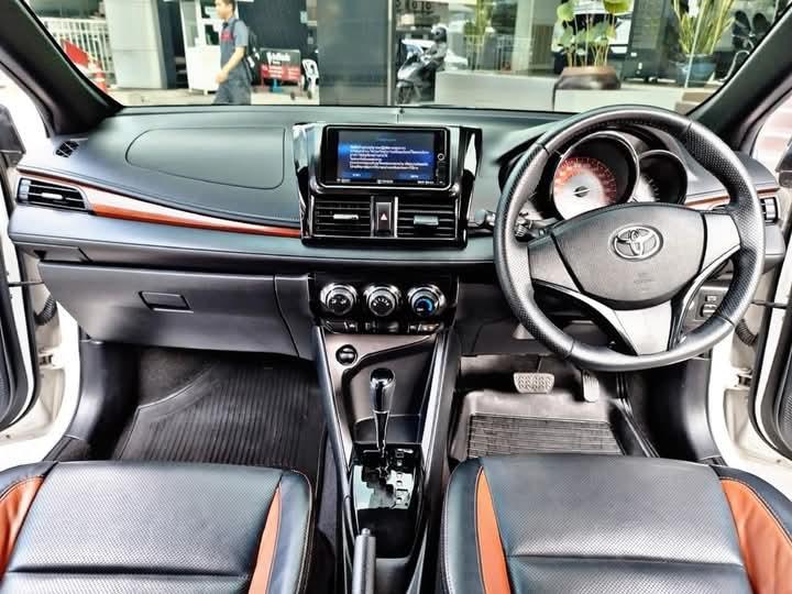 Toyota Yaris 1.2 Eco TRD Sportivo ปี 2017 6