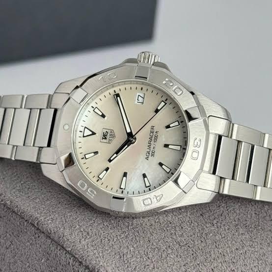 Tag Heuer Aquaracer White Pearl Dial Qz. Ref. WAY1312  2