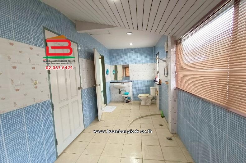 บ้านเดี่ยว หมู่บ้านนนทิชา ลำลูกกา-คลอง 8 (เฟส 1) (ทางไปวัดดอนใหญ่) เนื้อที่ 57.5 ตร.ว (ใกล้ตลาดเจริญกัลป์ คลอง.8 ลำลูกกา) ตำบลลำลูกกา อำเภอลำลูกกา จัง 8