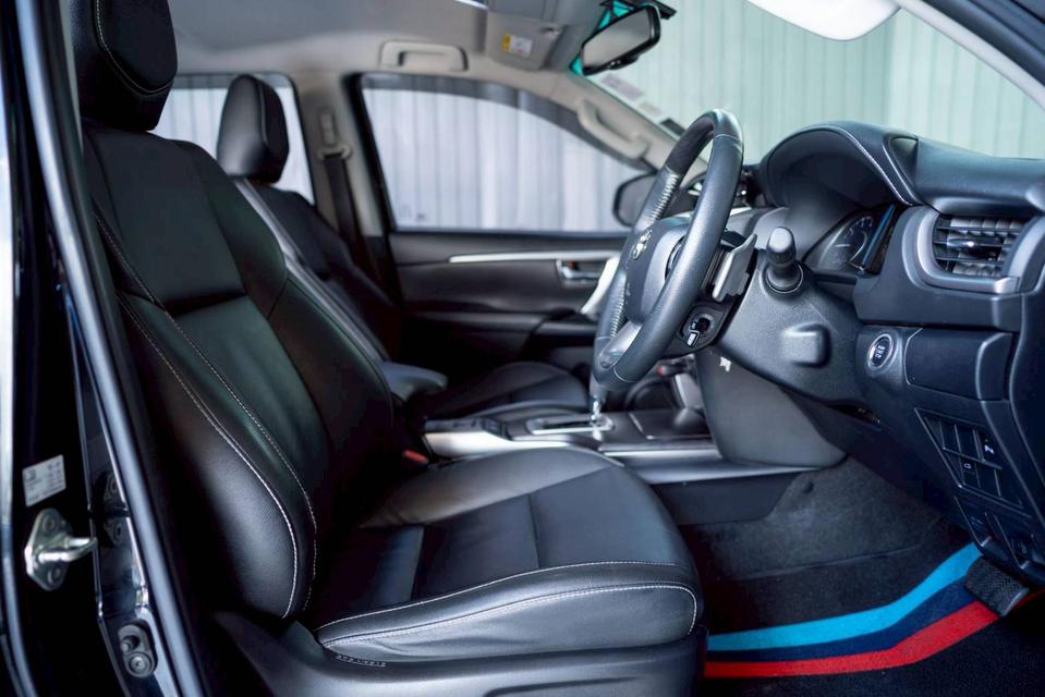 Toyoya Fortuner 2.4V Eeader ปี21 11