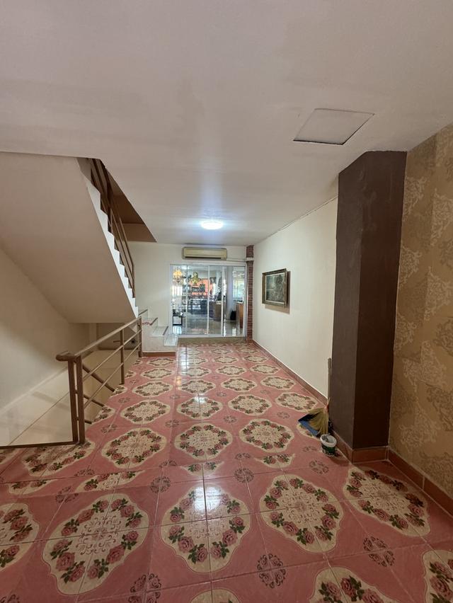 ขายด่วนอาคารพาณิชย์ วัชรพล 6