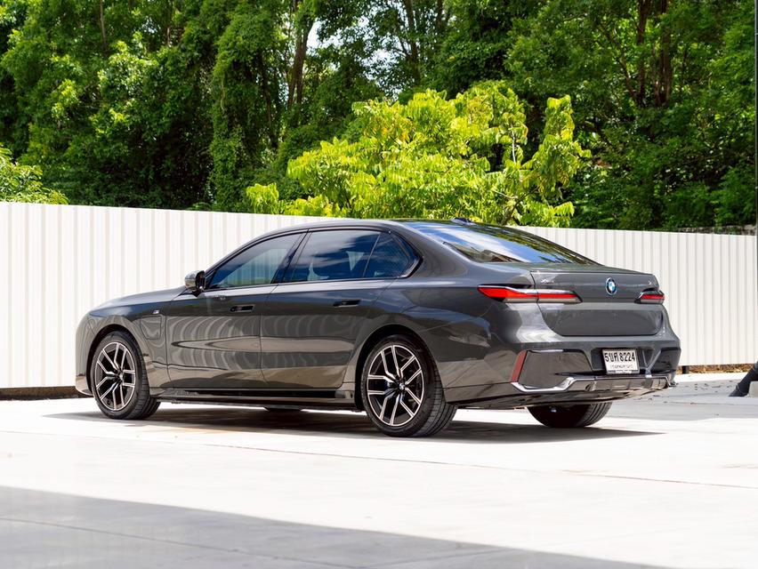 BMW 750e (G70) M Sport ปี 2024 มือเดียว ไมล์แท้ 15,000 กม. BSI/BRI เหลือเพียบ!