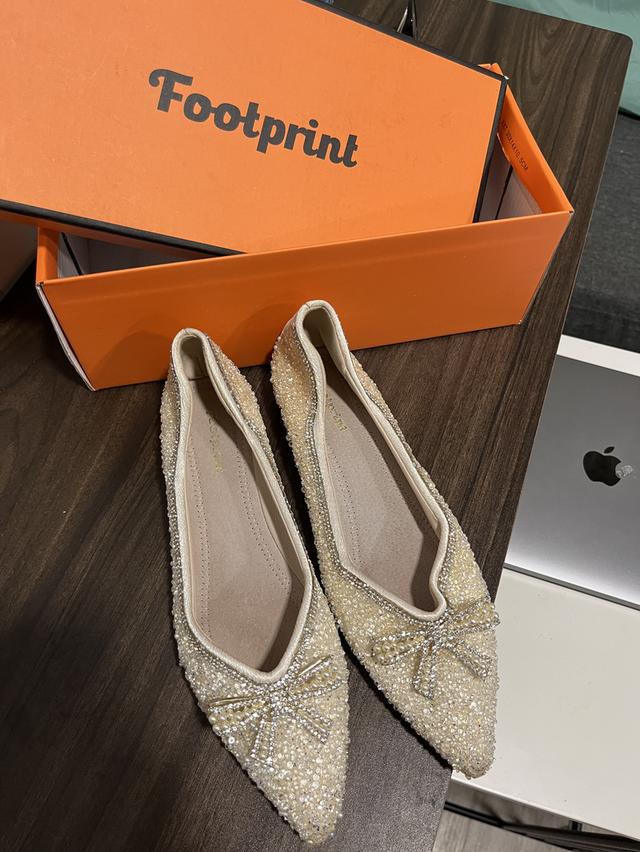 Gray sparkling shoe.:. รูปที่ 5