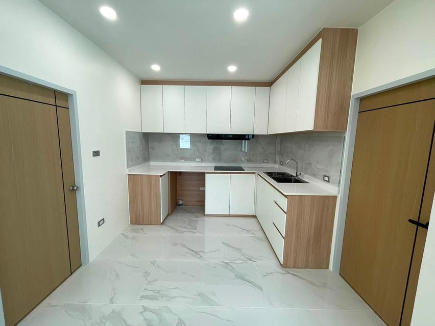 N194 ขายบ้านเดี่ยว 2 ชั้น บ้านหรู ซอยลาดพร้าว 87 ย่านเลียบด่วน บ้านสร้างใหม่ สไตล์ Minimal Luxury ใกล้ CDC ทำเลดีเดินทางสะดวกเข้าออกได้หลายทาง 11