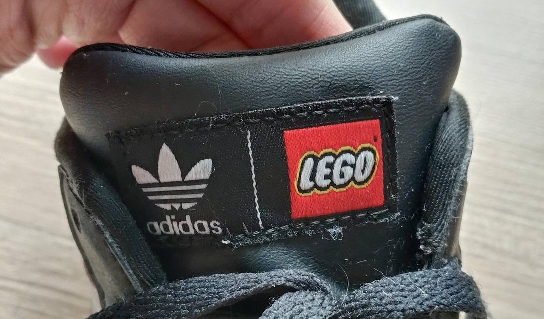 รองเท้าเด็ก adidas Lego Super Star สภาพดี พร้อมใช้ เท่ห์สุดๆ